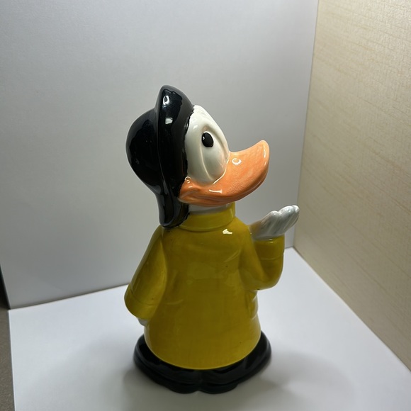 Duck in a rain coat hand painted plaster - Picture 2 of 7